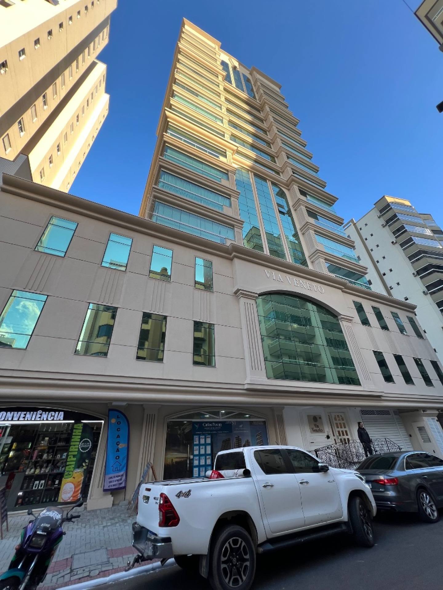 Apartamento Para Vender com 4 quartos 4 suítes no bairro Meia Praia em Itapema