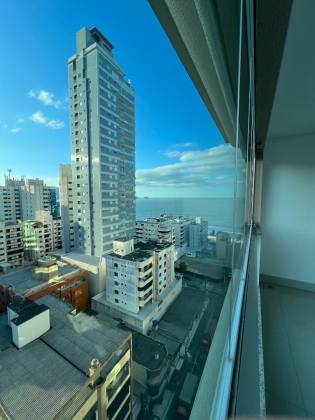 Apartamento Para Vender com 4 quartos 4 suítes no bairro Meia Praia em Itapema