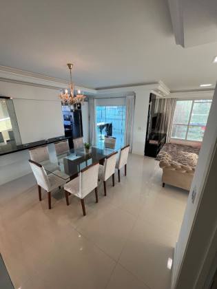 Apartamento Para Vender com 4 quartos 4 suítes no bairro Meia Praia em Itapema