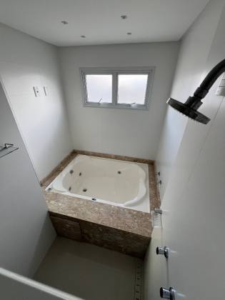 Apartamento Para Vender com 4 quartos 4 suítes no bairro Meia Praia em Itapema