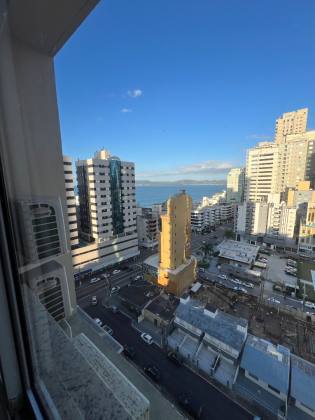 Apartamento Para Vender com 4 quartos 4 suítes no bairro Meia Praia em Itapema