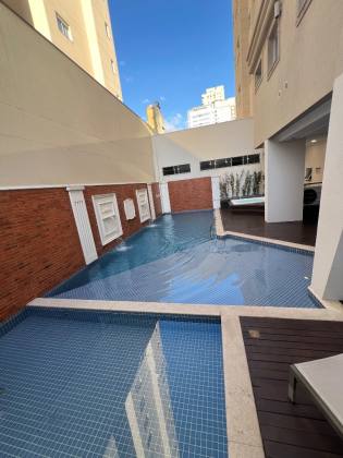 Apartamento Para Vender com 4 quartos 4 suítes no bairro Meia Praia em Itapema