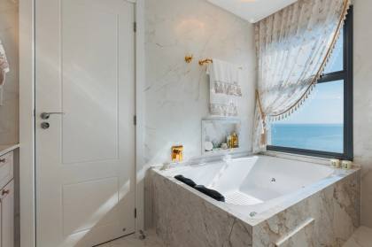 Apartamento 4 suítes FRENTE MAR no bairro Meia Praia em Itapema