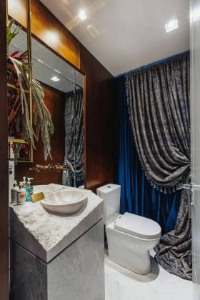 Apartamento 4 suítes FRENTE MAR no bairro Meia Praia em Itapema