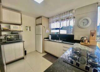 Cobertura QUADRA MAR MOBILIADA com 193m² no Centro de Itapema