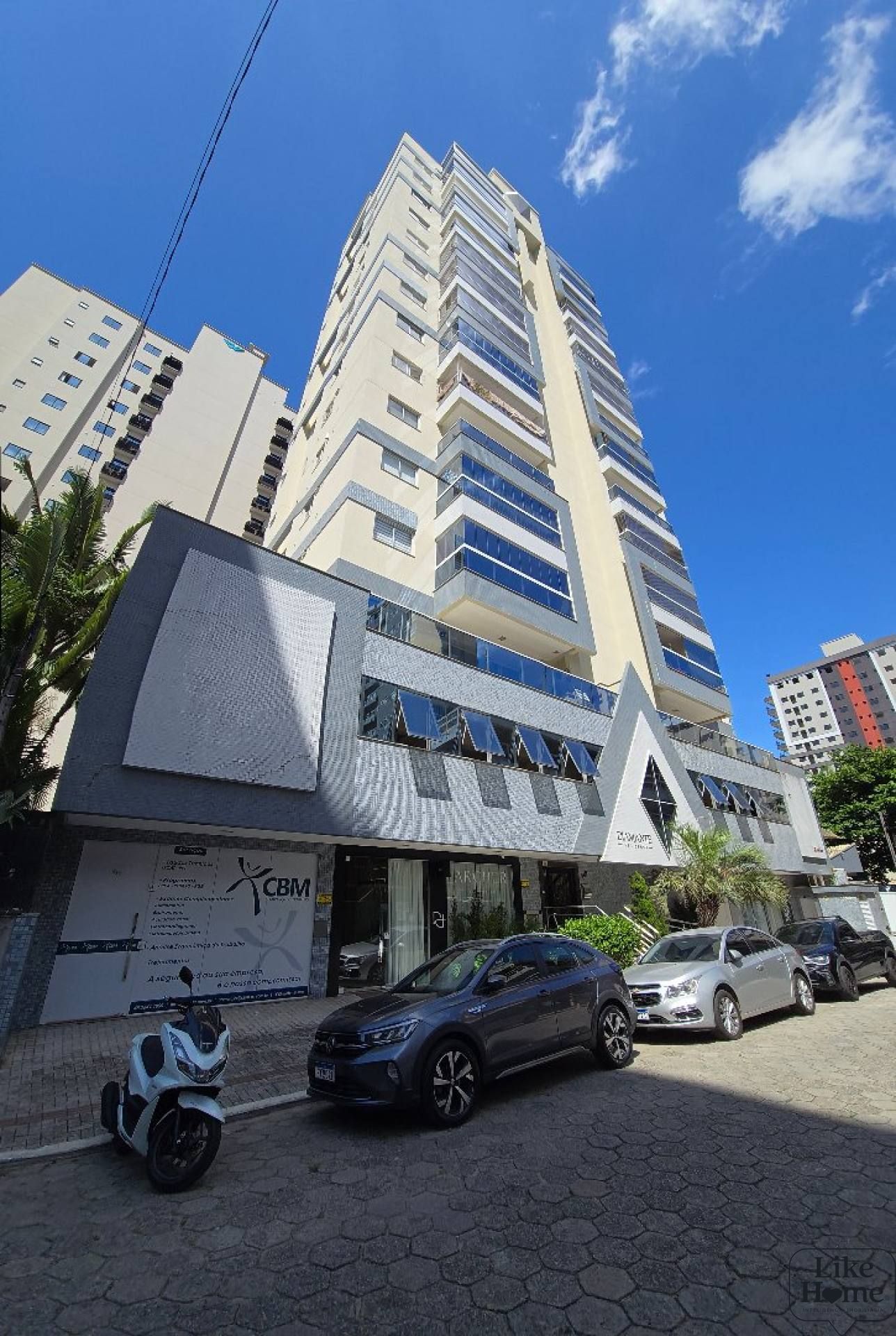 Apartamento 3 quartos 2 suítes no bairro Meia Praia em Itapema