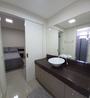 Apartamento 3 quartos 2 suítes no bairro Meia Praia em Itapema