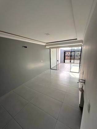 Excelente Sobrado de 2 suítes em Balneário Piçarras SC
