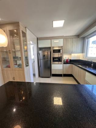 Oportunidade em Meia Praia! 3 Suítes, 2 vagas, Lazer!