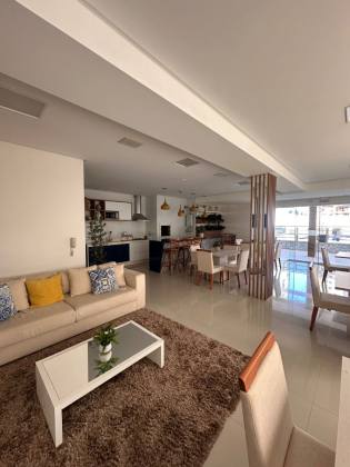 Oportunidade em Meia Praia! 3 Suítes, 2 vagas, Lazer!