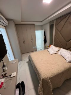 Apartamento mobiliado com 3 suítes e lazer completo no miolo da meia praia!