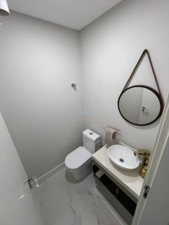 Apartamento mobiliado com 3 suítes e lazer completo no miolo da meia praia!