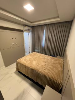 Apartamento mobiliado com 3 suítes e lazer completo no miolo da meia praia!