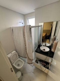 Apartamento mobiliado com 3 suítes e lazer completo no miolo da meia praia!