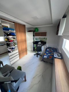 Apartamento mobiliado com 3 suítes e lazer completo no miolo da meia praia!