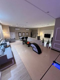 Apartamento mobiliado com 3 suítes e lazer completo no miolo da meia praia!