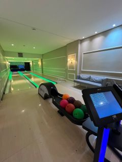 Apartamento mobiliado com 3 suítes e lazer completo no miolo da meia praia!