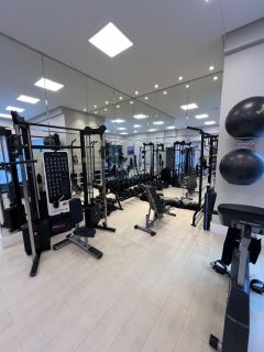 Apartamento mobiliado com 3 suítes e lazer completo no miolo da meia praia!