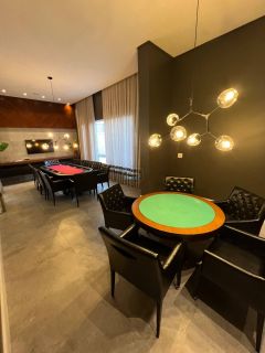 Apartamento mobiliado com 3 suítes e lazer completo no miolo da meia praia!