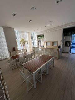 Apartamento mobiliado com 3 suítes e lazer completo no miolo da meia praia!