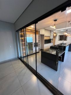 Casa ampla e moderna à venda no bairro Santo André – Dourados/MS