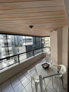 Apartamento de Verão no Coração de Meia Praia – Conforto e Localização Perfeita!
