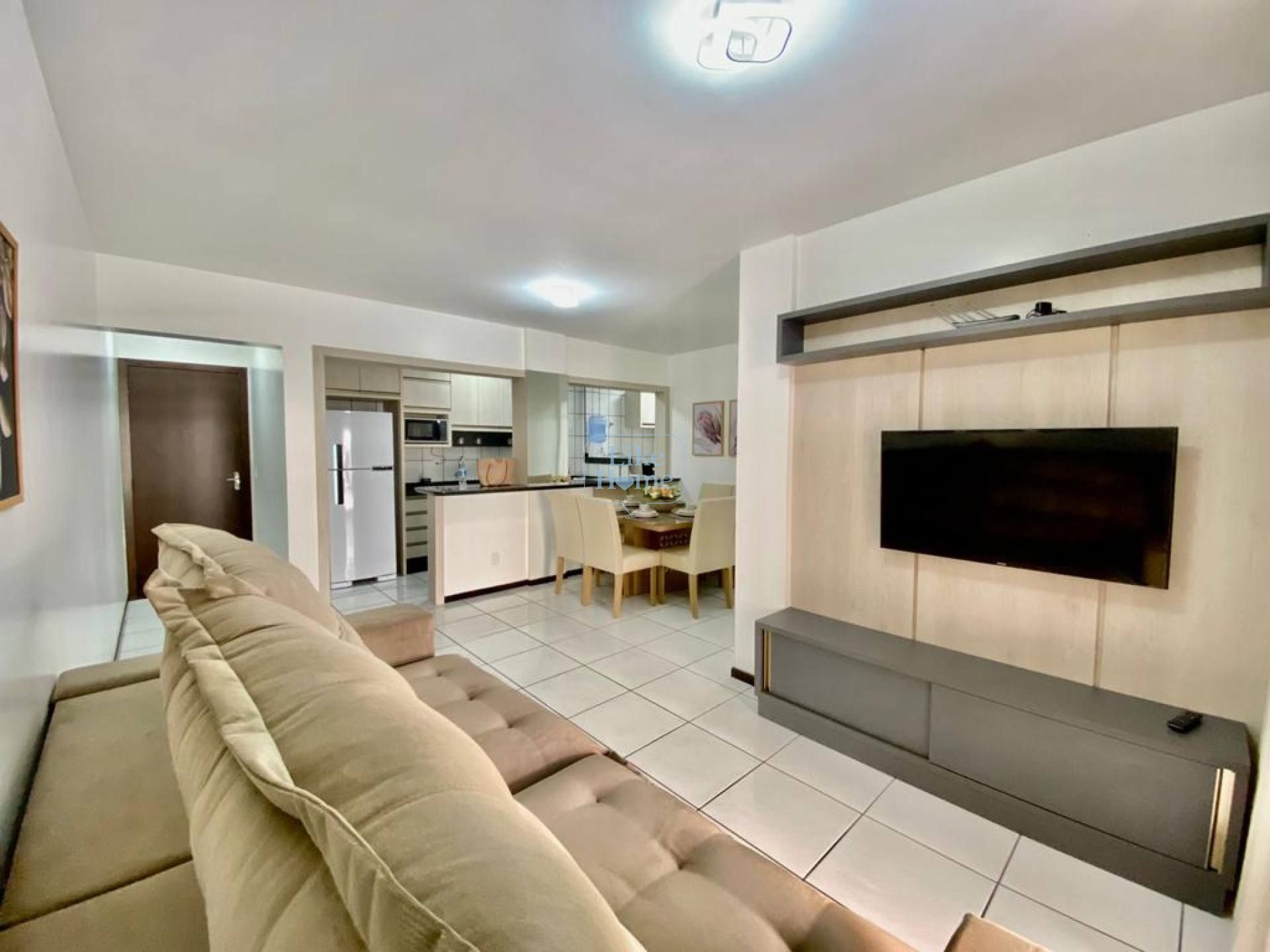 Apartamento Para Temporada com 3 quartos 1 suítes no bairro Meia Praia em Itapema
