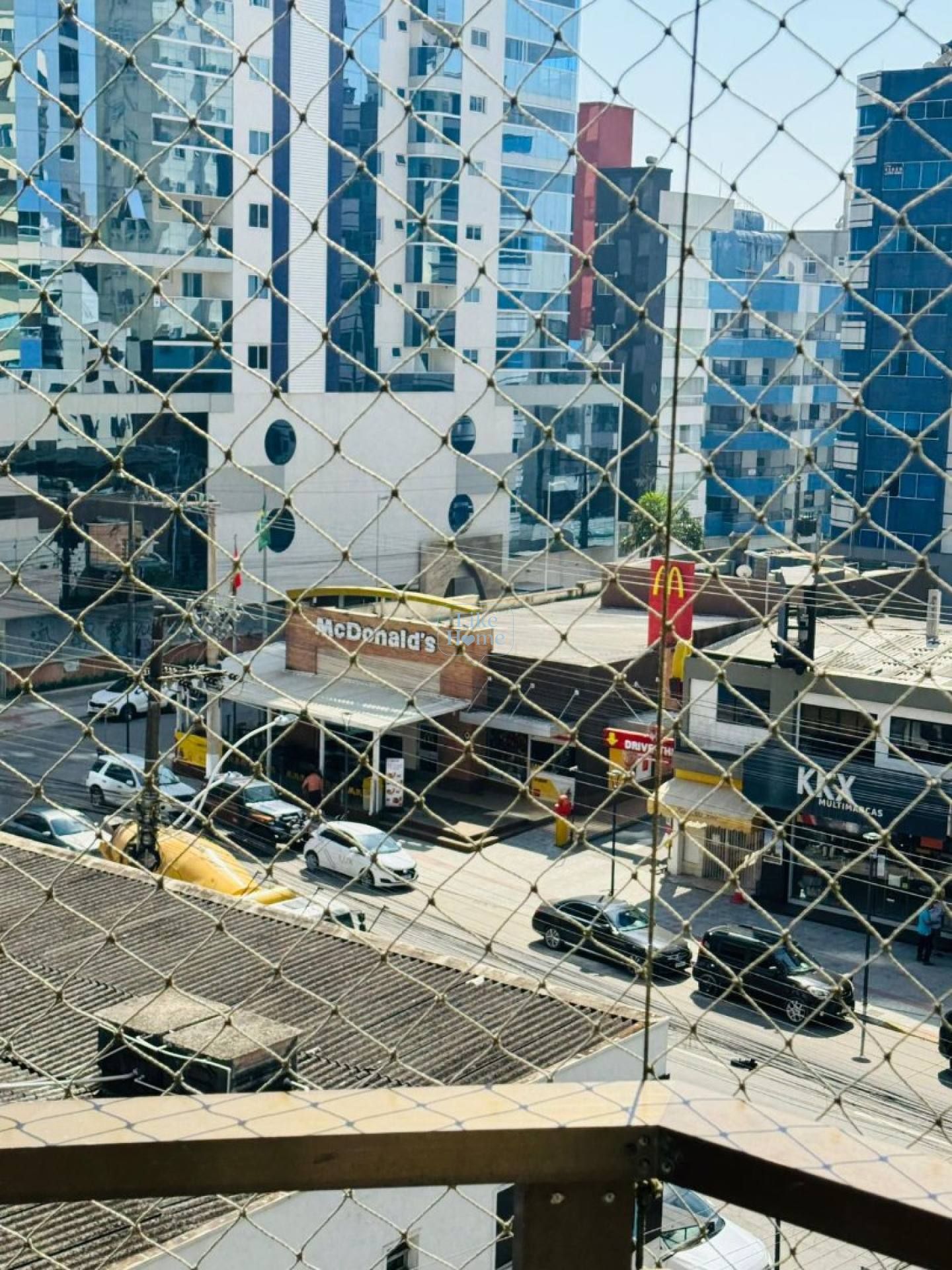 Apartamento Para Temporada com 3 quartos 1 suítes no bairro Meia Praia em Itapema