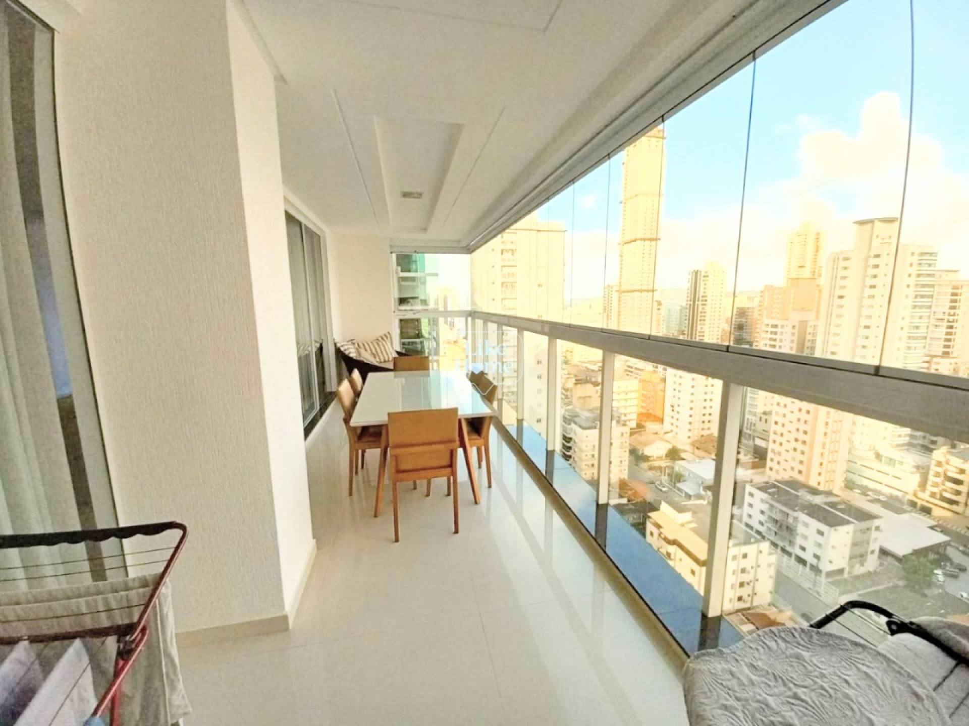 Apartamento Para Alugar com 4 quartos 4 suítes no bairro Meia Praia em Itapema