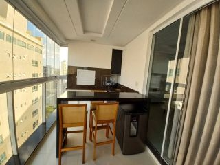 Excelente apartamento para locação diária em Meia Praia!
