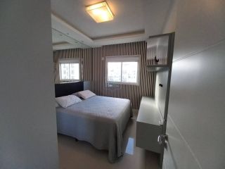 Excelente apartamento para locação diária em Meia Praia!