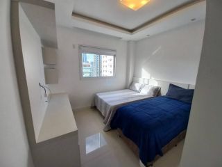 Excelente apartamento para locação diária em Meia Praia!