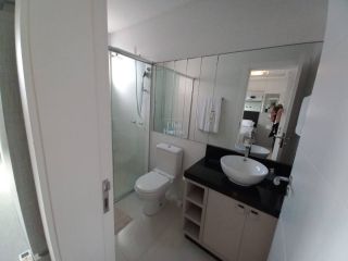 Excelente apartamento para locação diária em Meia Praia!