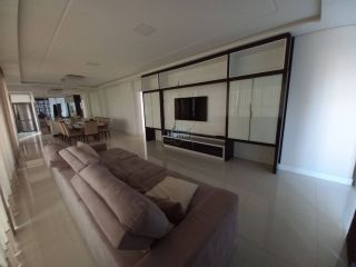 Excelente apartamento para locação diária em Meia Praia!