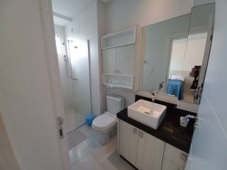 Excelente apartamento para locação diária em Meia Praia!