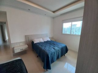 Excelente apartamento para locação diária em Meia Praia!