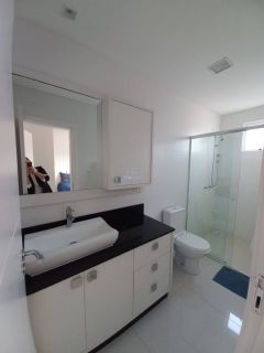 Excelente apartamento para locação diária em Meia Praia!