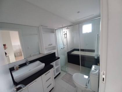 Apartamento Para Alugar com 4 quartos 4 suítes no bairro Meia Praia em Itapema