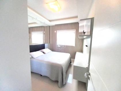 Apartamento Para Alugar com 4 quartos 4 suítes no bairro Meia Praia em Itapema