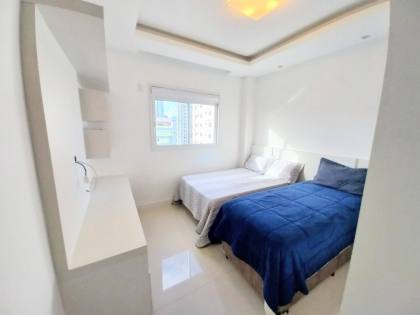 Apartamento Para Alugar com 4 quartos 4 suítes no bairro Meia Praia em Itapema