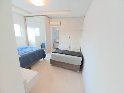 Apartamento Para Alugar com 4 quartos 4 suítes no bairro Meia Praia em Itapema