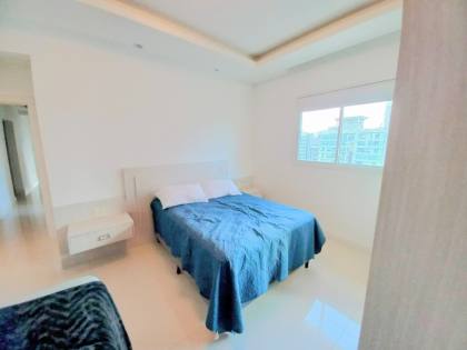 Apartamento Para Alugar com 4 quartos 4 suítes no bairro Meia Praia em Itapema