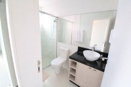 Apartamento Para Alugar com 4 quartos 4 suítes no bairro Meia Praia em Itapema