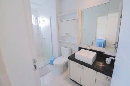 Apartamento Para Alugar com 4 quartos 4 suítes no bairro Meia Praia em Itapema