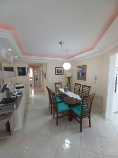 Apartamento para locação de temporada em Meia Praia