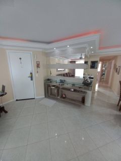 Apartamento para locação de temporada em Meia Praia