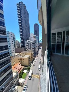 Apartamento para locação de temporada em Meia Praia