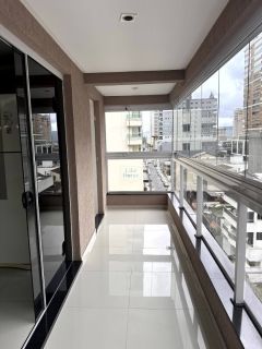 Apartamento Para Temporada com 3 quartos 2 suítes no bairro Meia Praia em Itapema