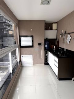 Apartamento Para Temporada com 3 quartos 2 suítes no bairro Meia Praia em Itapema