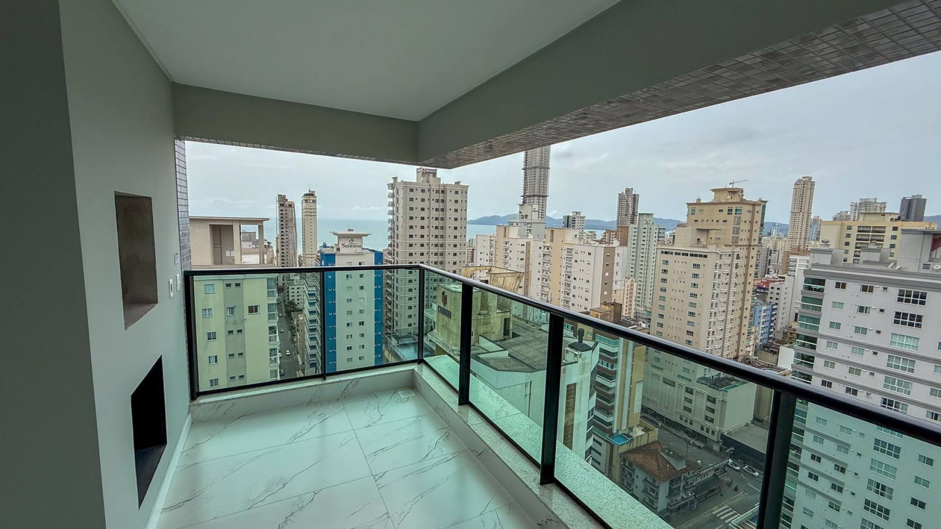 Amplo 3 suítes na Meia Praia - Le Voyage